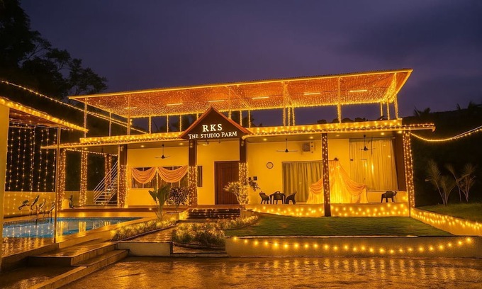 Amarnath Villa | Romantic Jacuzzi Villa By RKS - The Studio Farm