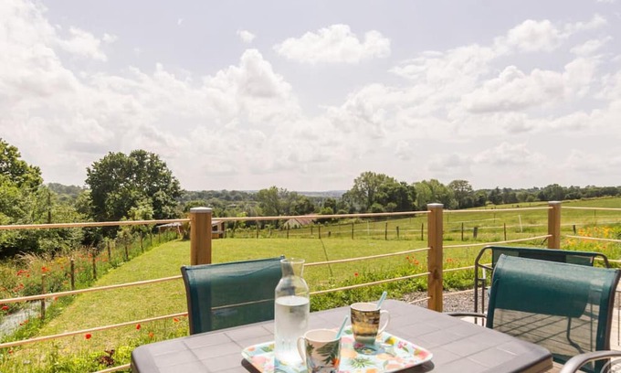 Saint-Lo Apartment | Comfortable mobile home in Saint-Lô, private terrace, pets allowed