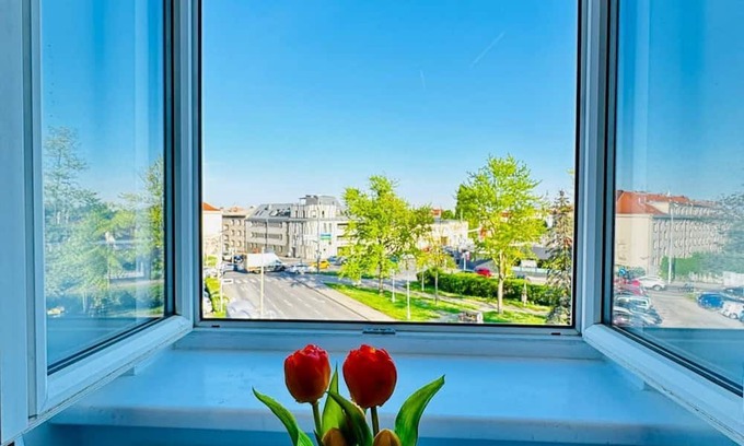 Liesing Apartment | Spacious 3BR Apartment Near Kaufpark Alterlaa