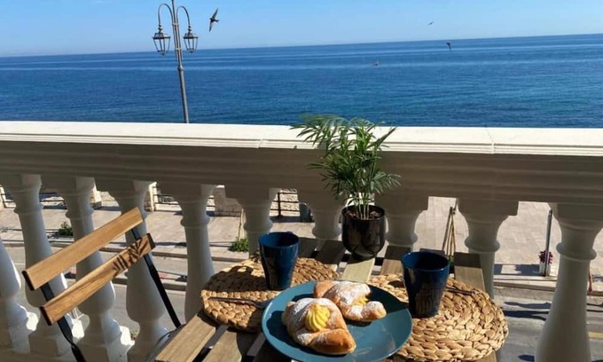 Giovinazzo Apartment | Apartment 'Aquamaris' with Sea View, Wi-Fi and Air Conditioning