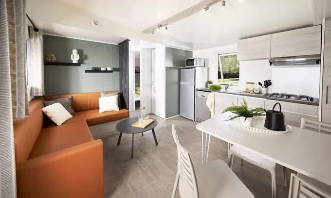 Seillac House | Super EVO - 3 bedrooms - Semi-covered terrace - Air conditioning & dishwasher included! sleeps 6